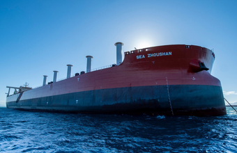 Porto de Tubarão (ES) recebe primeiro navio mineraleiro do mundo com velas rotativas