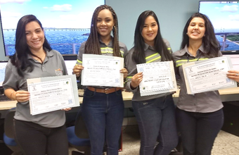 Turma de operadores de VTS composta exclusivamente por mulheres