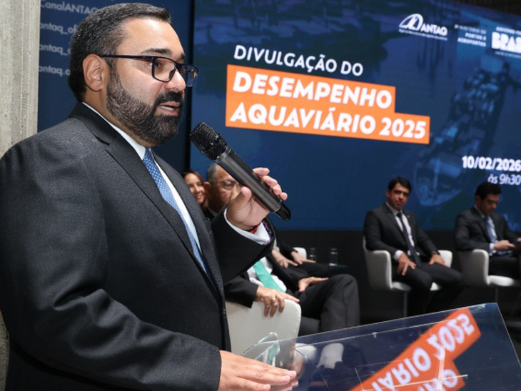 Portos brasileiros movimentam 1,4 bilhão de toneladas em 2025 e batem recorde histórico