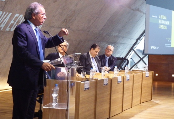 Durante evento no Rio, Paulo Guedes defende mais recursos do pré-sal para estados e municípios Durante evento no Rio, Paulo Guedes defende mais recursos do pré-sal para estados e municípios