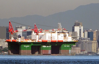 Plataforma semisubmersível POSH Xanadu chega à Baía de Guanabara