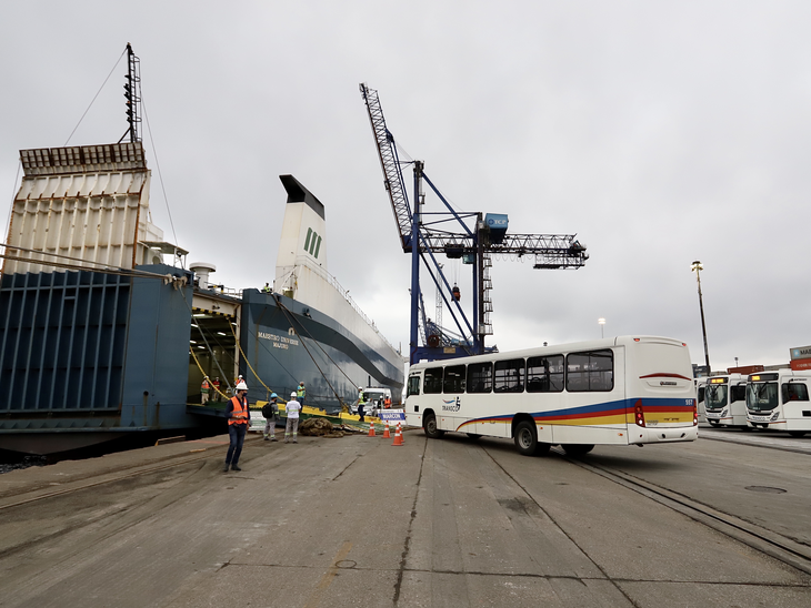 Porto de Paranaguá embarca 110 ônibus para o Congo