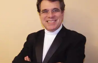 Para superar a IA, especialista mundial em storytelling defende a re-humanização do marketing