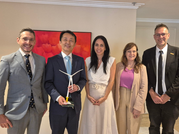 Japão e Sindienergia-RS: em visita a Porto Alegre, embaixador conhece primeiro projeto-piloto de energia eólica offshore flutuante do Brasil