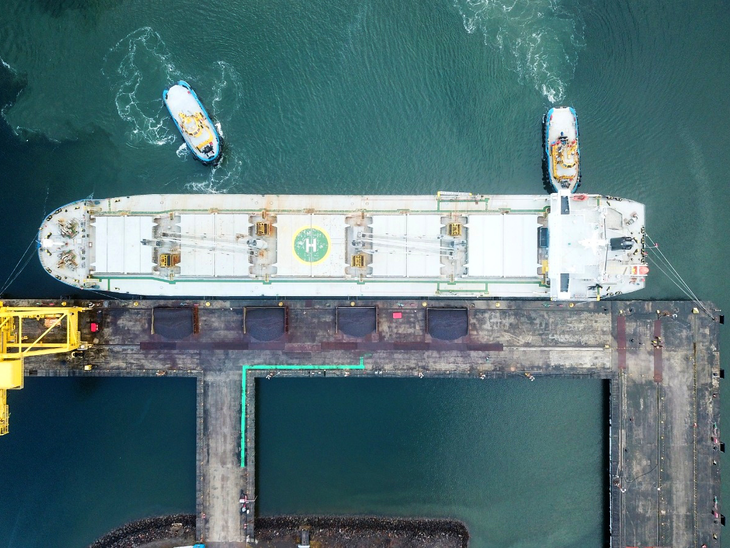 Minério baiano tipo exportação começa a ser escoado pelo terminal portuário da Enseada