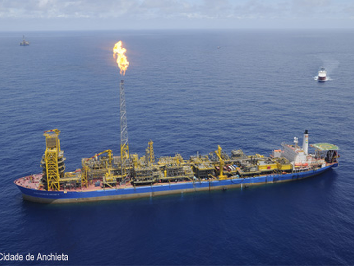 Baleia Azul entra oficialmente em operação