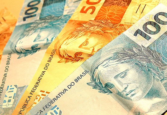 Queda de 3,3% na economia e inflação em 10,5% este ano Queda de 3,3% na economia e inflação em 10,5% este ano