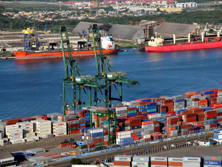 Ministro assina contrato de dragagem do Porto de Santos