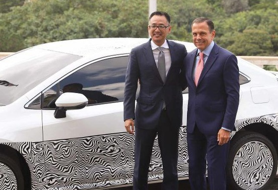 Lançado no Brasil o primeiro carro híbrido flex (movido a gasolina, etanol e eletricidade) do mundo Lançado no Brasil o primeiro carro híbrido flex (movido a gasolina, etanol e eletricidade) do mundo