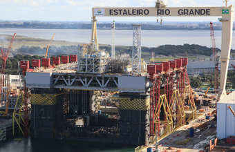 Petrobras realiza operação inédita em plataforma no Polo Naval de Rio Grande