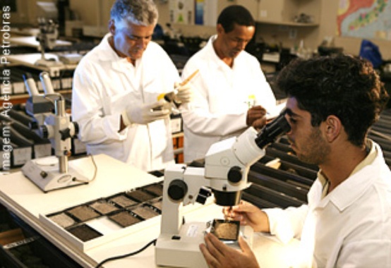 Petrobras e UFF fecham parceria para construção de novos laboratórios Petrobras e UFF fecham parceria para construção de novos laboratórios