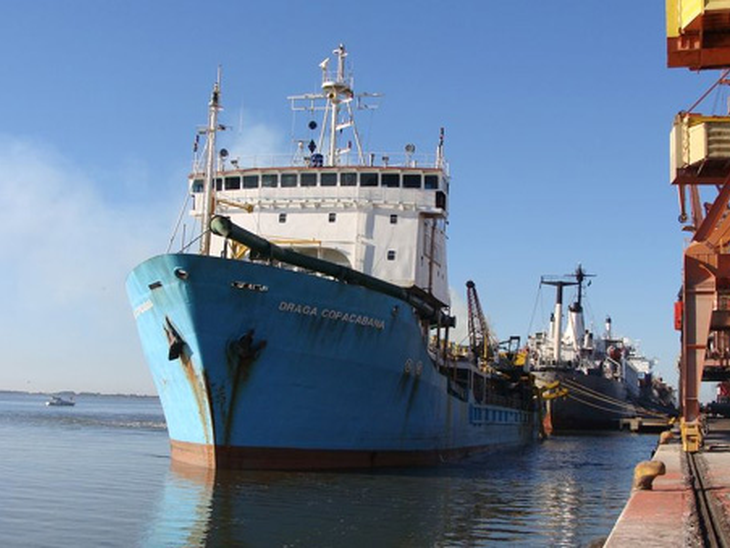 Porto realiza treinamento de combate a vazamento de poluentes para pescadores e guarda portuária