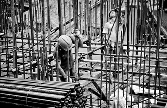 CNI: produção industrial cresce e emprego no setor fica estável no mês de outubro