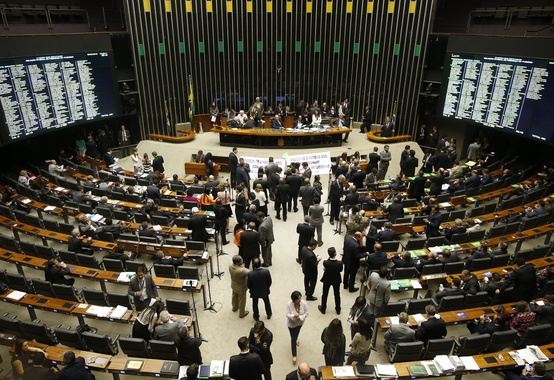 Em sessão extraordinária marcada para hoje (03/10), Câmara retoma votação que muda regra no pré-sal Em sessão extraordinária marcada para hoje (03/10), Câmara retoma votação que muda regra no pré-sal