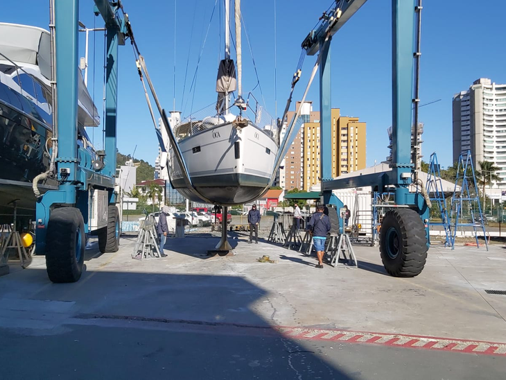 Temporada de manutenção de barcos movimenta economia brasileira