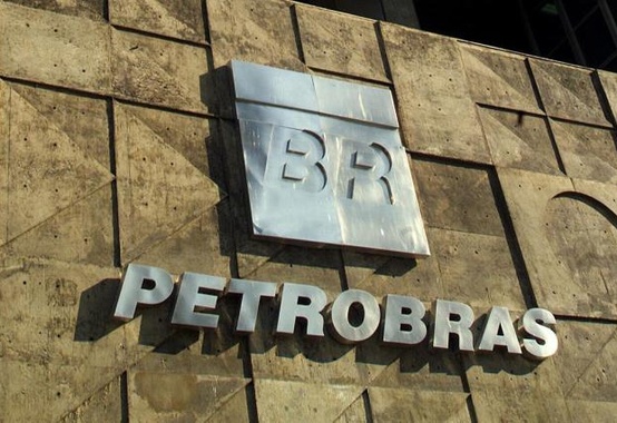Standard & Poor’s eleva classificação de risco da Petrobras para BB- e altera a perspectiva de negativa para estável Standard & Poor’s eleva classificação de risco da Petrobras para BB- e altera a perspectiva de negativa para estável