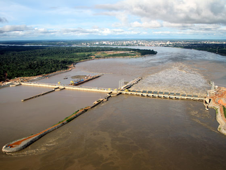 Hidrelétrica Santo Antônio opera com 32 turbinas