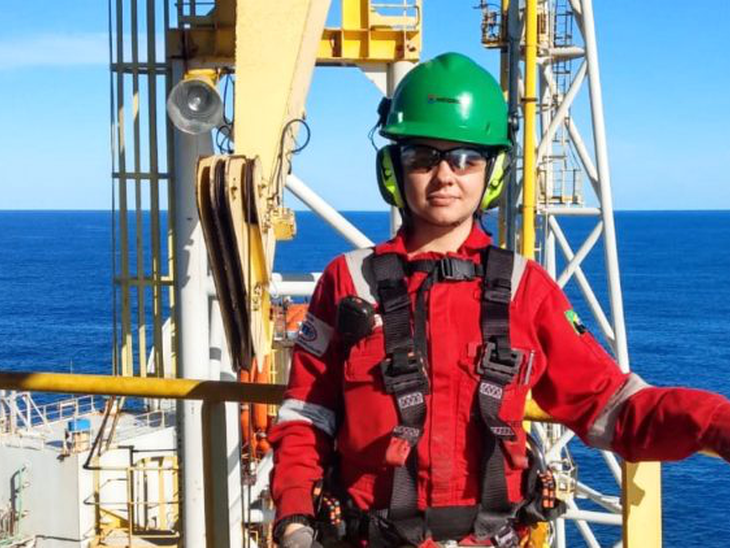 Um Oceano de Desafios: Mulheres ganham espaço no offshore do petróleo & gás, segmento predominante masculino