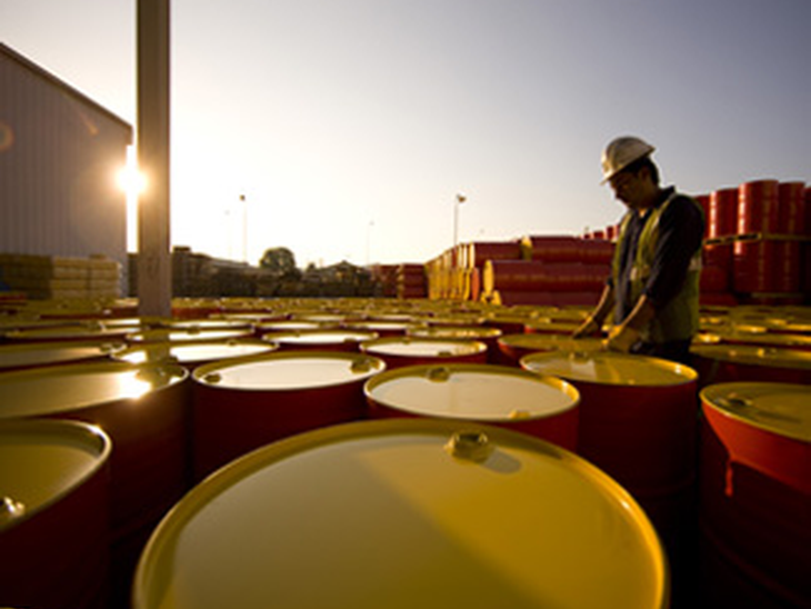 Preço do barril do petróleo deve ultrapassar US$ 100 em decorrência da crise no Egito