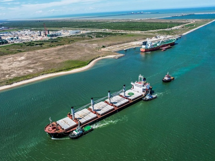 Porto do Açu bate recorde histórico em movimentações