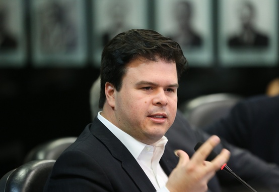 Contratos das novas áreas no Pré-Sal são assinados Contratos das novas áreas no Pré-Sal são assinados