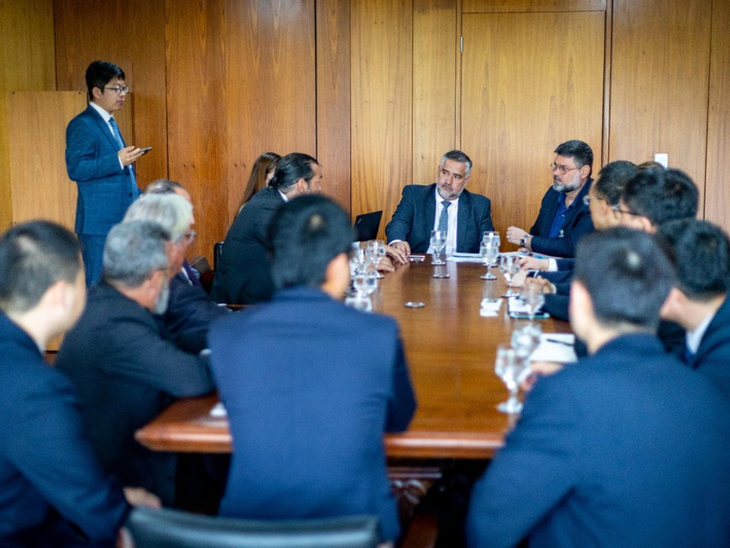 Ministro Paulo Pimenta recebe empresários chineses para impulsionar o investimento em mobilidade no Brasil