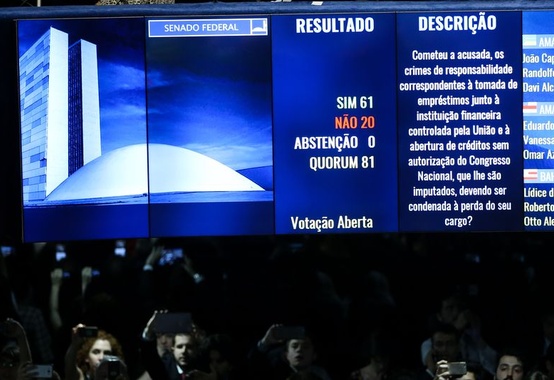 Por 61 votos a 20, Senado aprova impeachment e Dilma é afastada definitivamente Por 61 votos a 20, Senado aprova impeachment e Dilma é afastada definitivamente