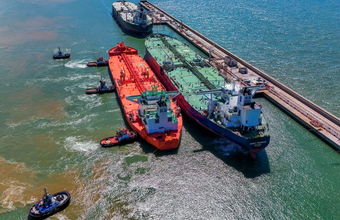 Vast conclui milésima operação de transbordo de petróleo