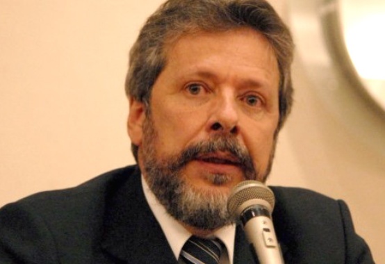 Postos de gasolina já repassam aumento de tributos Postos de gasolina já repassam aumento de tributos