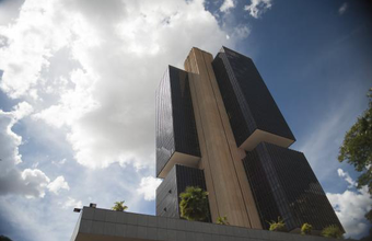 Com a queda da Selic para 4,5%, bancos anunciam redução de taxas de juros