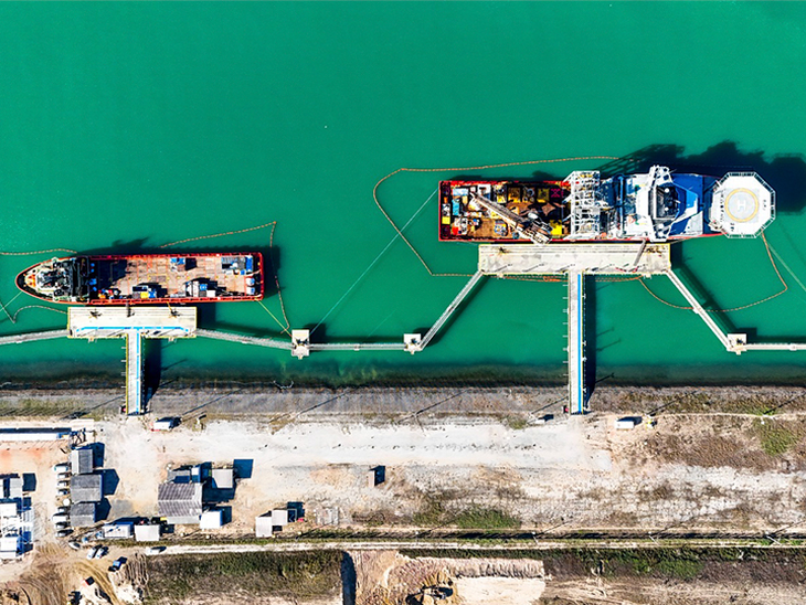 Vast e HIF Global assinam acordo para tancagem de e-Metanol no Porto do Açu