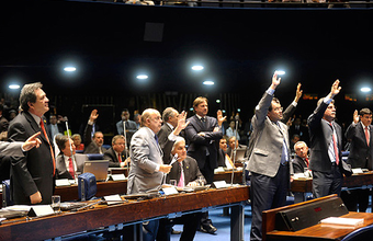 Senado aprova substitutivo sobre recurso dos royalties
