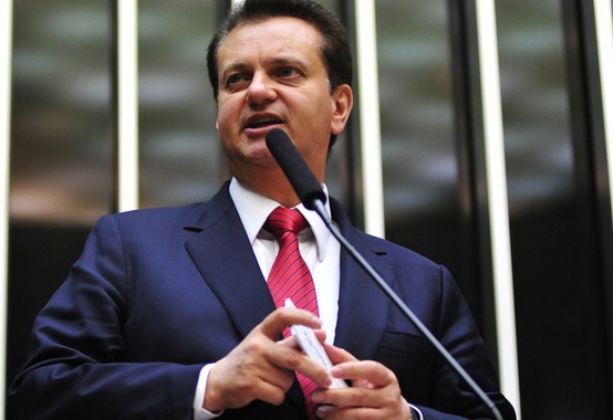 Ministro defende 2% do PIB para ciência e tecnologia Ministro defende 2% do PIB para ciência e tecnologia