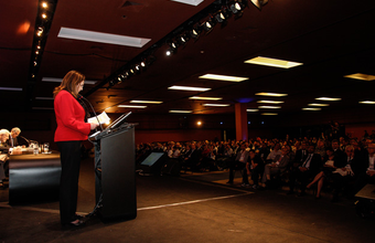 Graça Foster encerra evento cobrando pontualidade de fornecedores