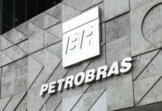 Petrobras traça plano para reduzir endividamento pela metade em dois anos Petrobras traça plano para reduzir endividamento pela metade em dois anos