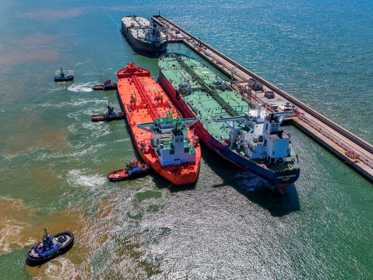 Vast conclui milésima operação de transbordo de petróleo