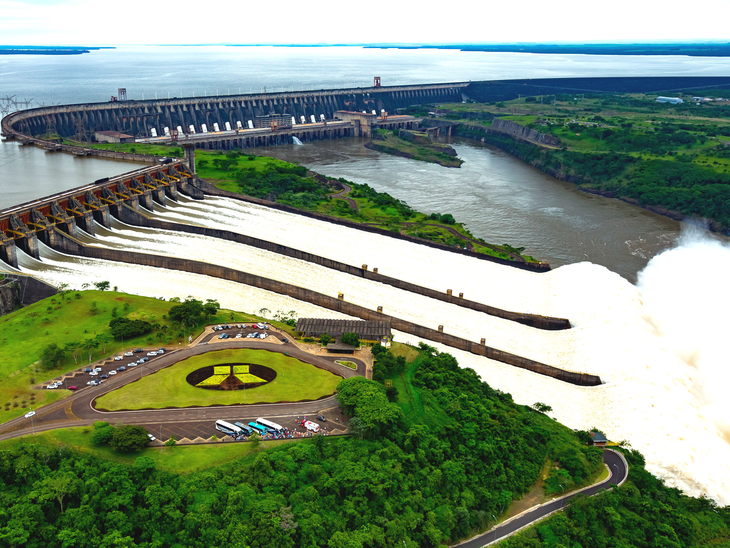 Itaipu alcança marca de 2,9 bilhões de MWh gerados desde 1984