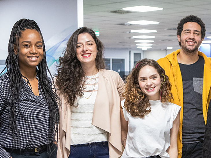 Siemens vai contratar 50% de estagiárias em seu Programa de Desenvolvimento de Talentos