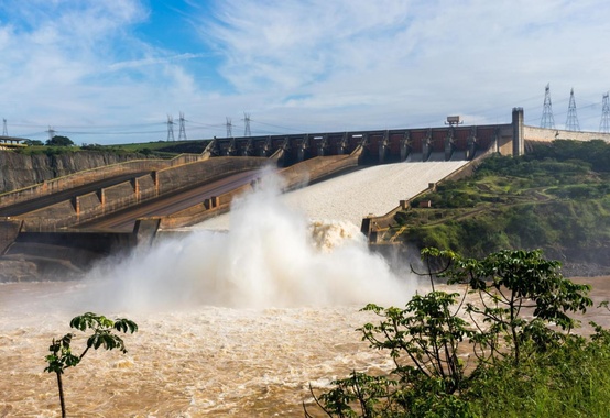 Itaipu volta a abrir o vertedouro de forma ininterrupta Itaipu volta a abrir o vertedouro de forma ininterrupta