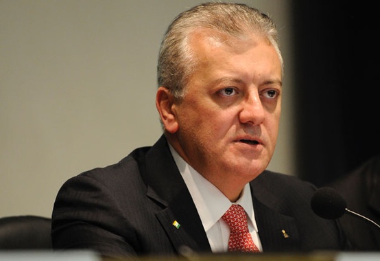 CPI da Petrobras aprova convocação de Aldemir Bendine CPI da Petrobras aprova convocação de Aldemir Bendine