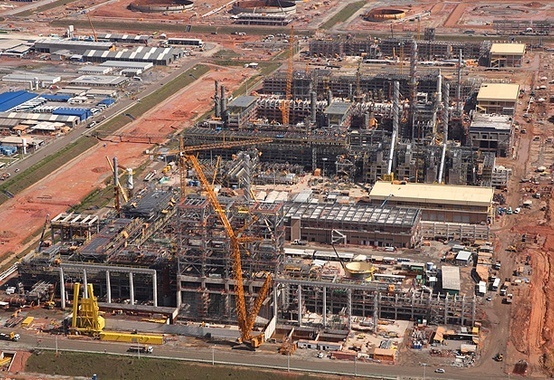 Petrobras rebate críticas sobre convite a estrangeiros em licitações Petrobras rebate críticas sobre convite a estrangeiros em licitações